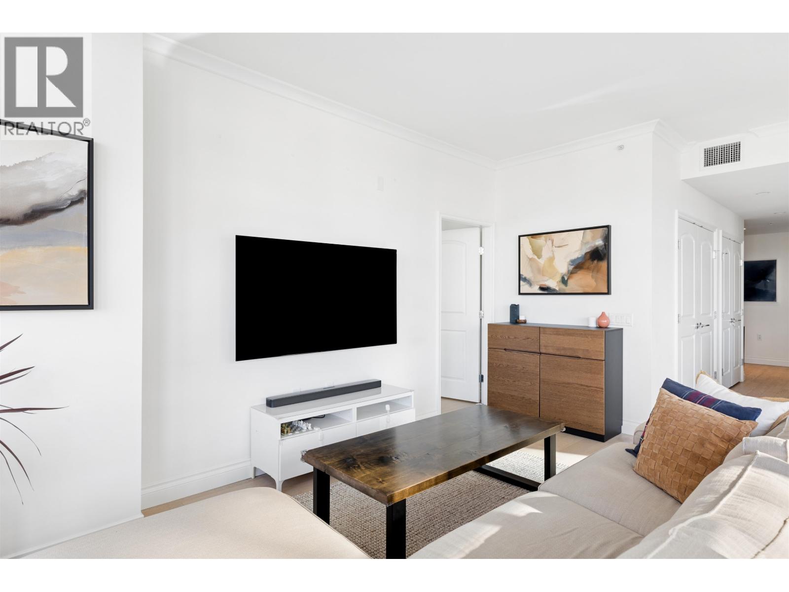 409 185 VICTORY SHIP WAY, North Vancouver