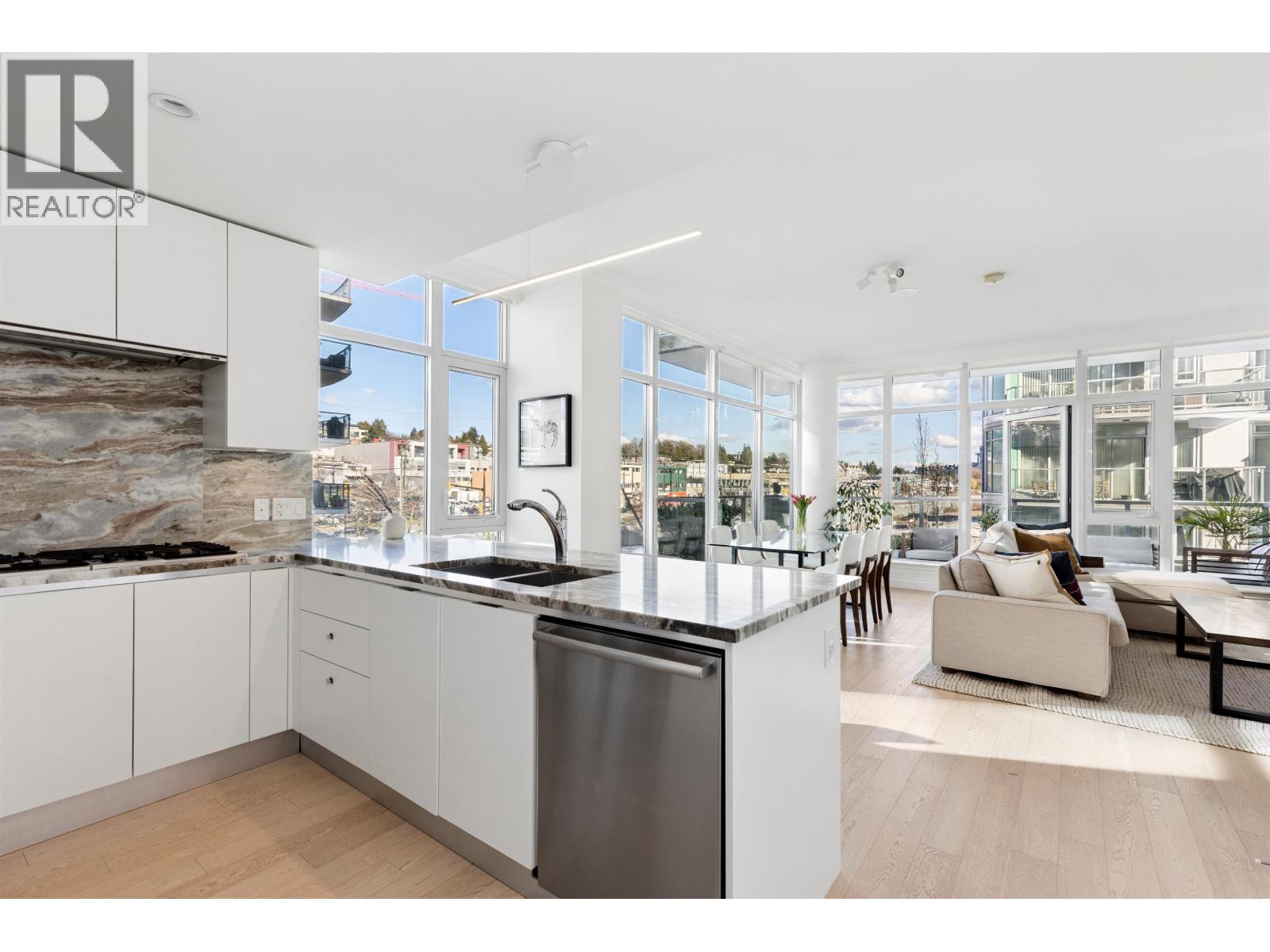 409 185 VICTORY SHIP Way - main photo