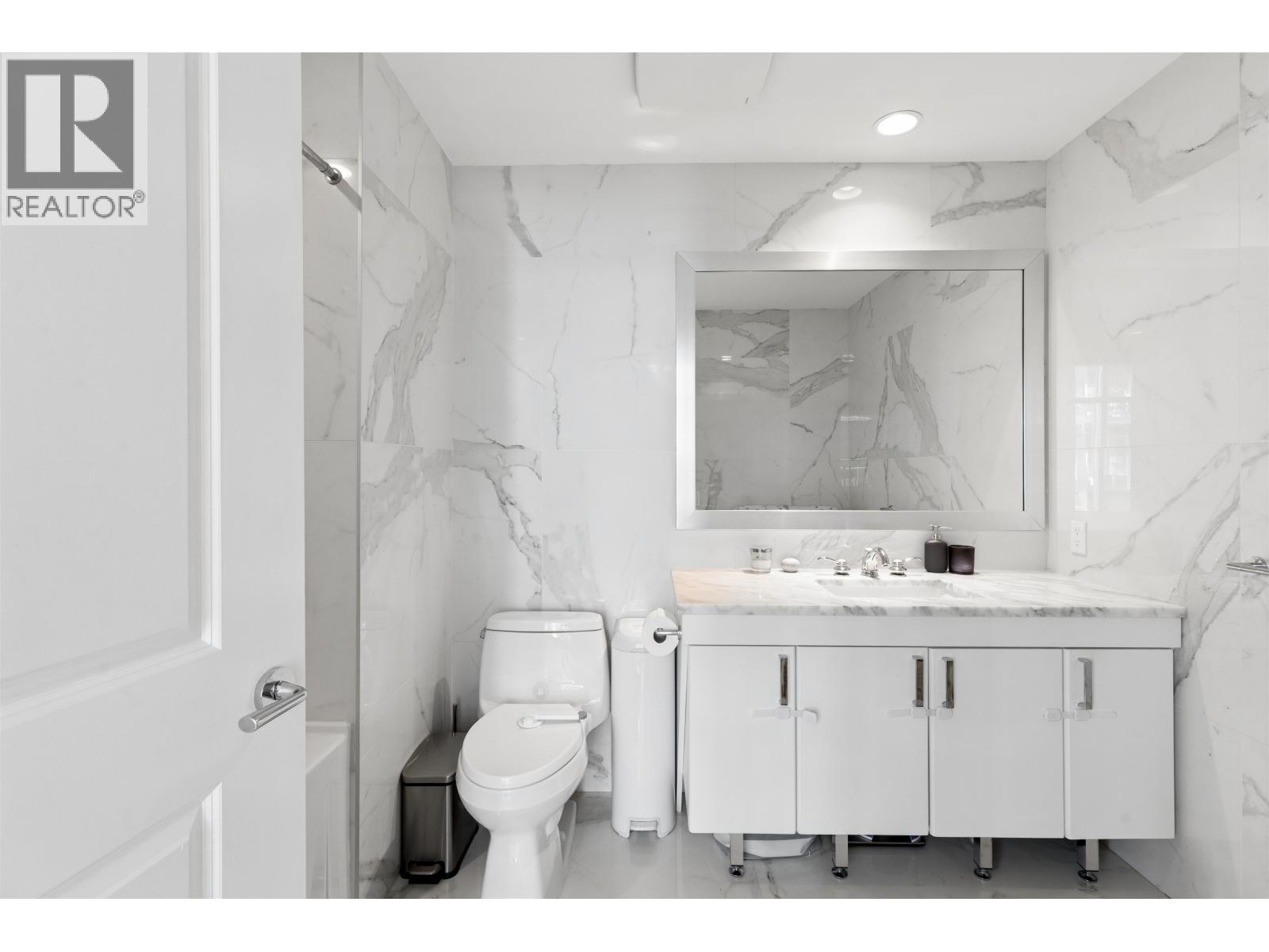 409 185 VICTORY SHIP WAY, North Vancouver