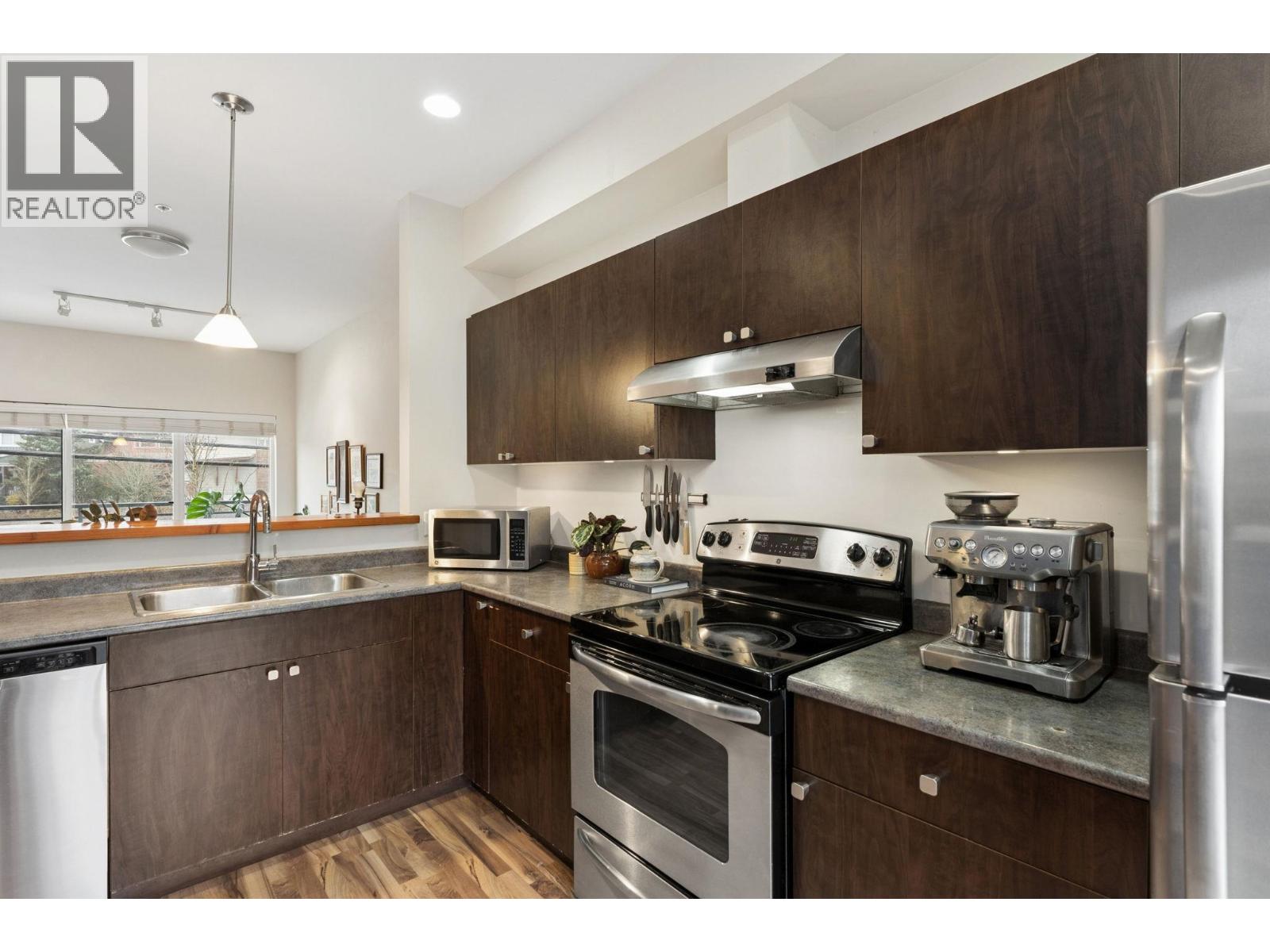 40166 GOVERNMENT ROAD, Squamish