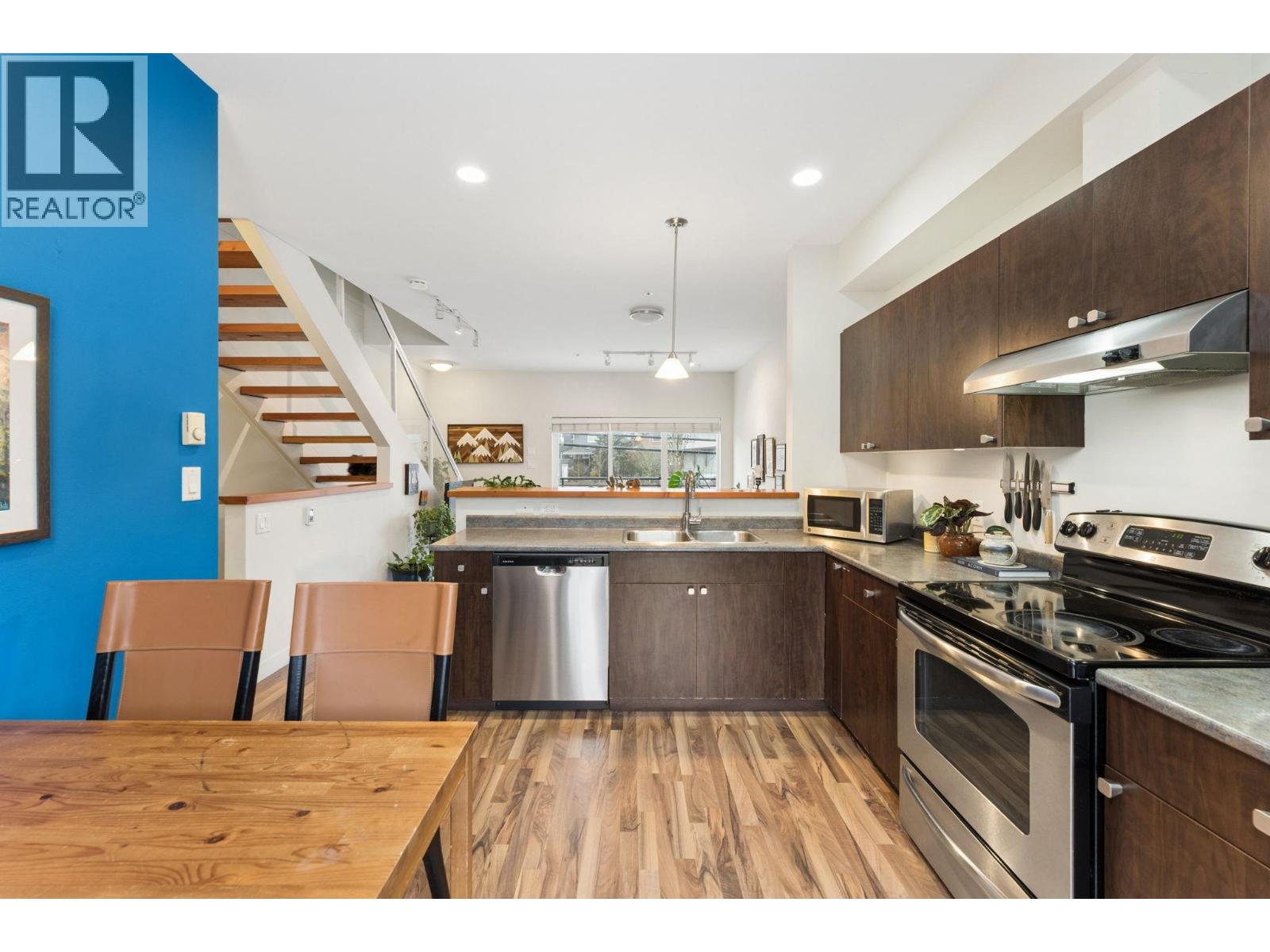 40166 GOVERNMENT ROAD, Squamish