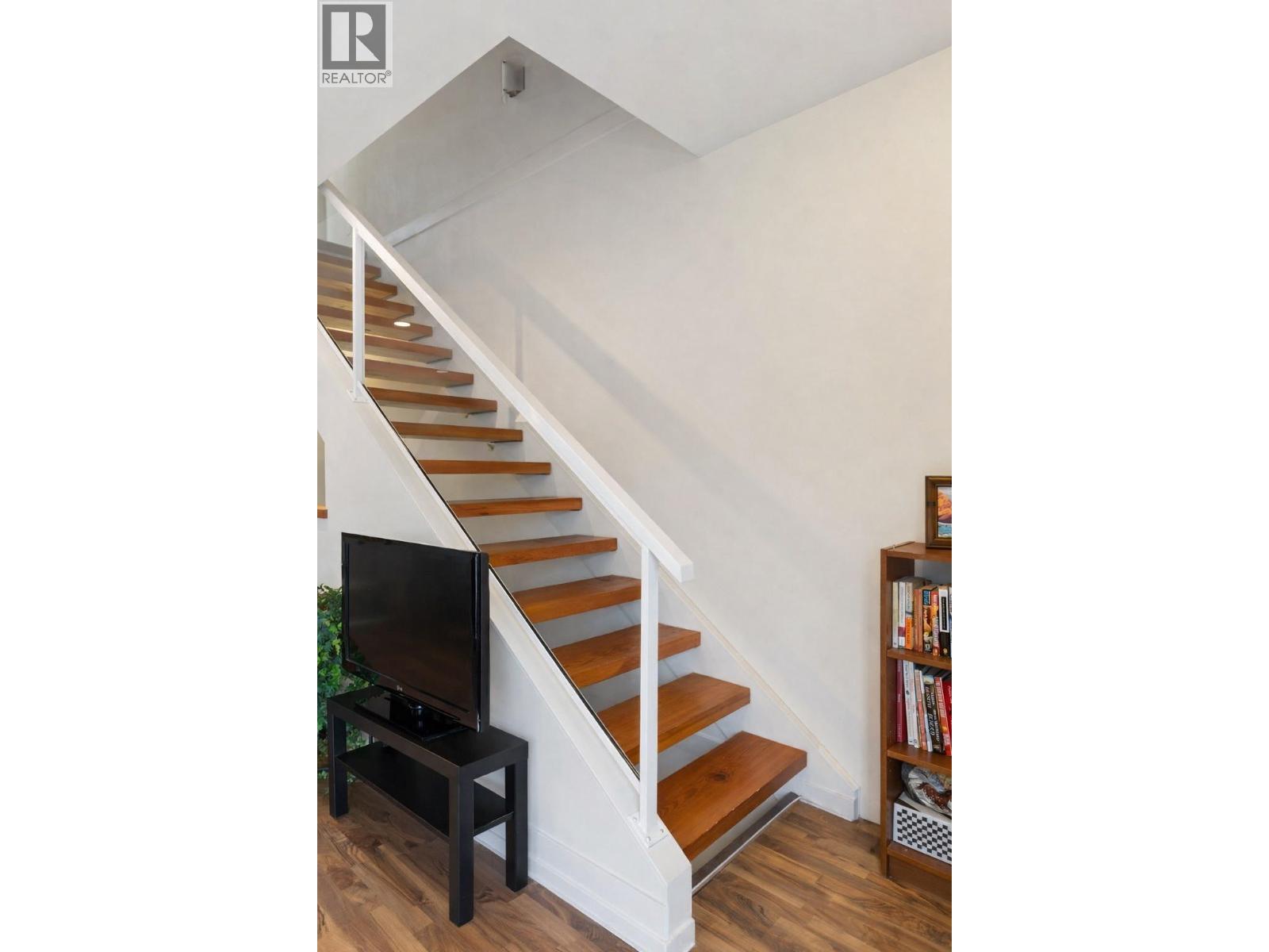 40166 GOVERNMENT ROAD, Squamish