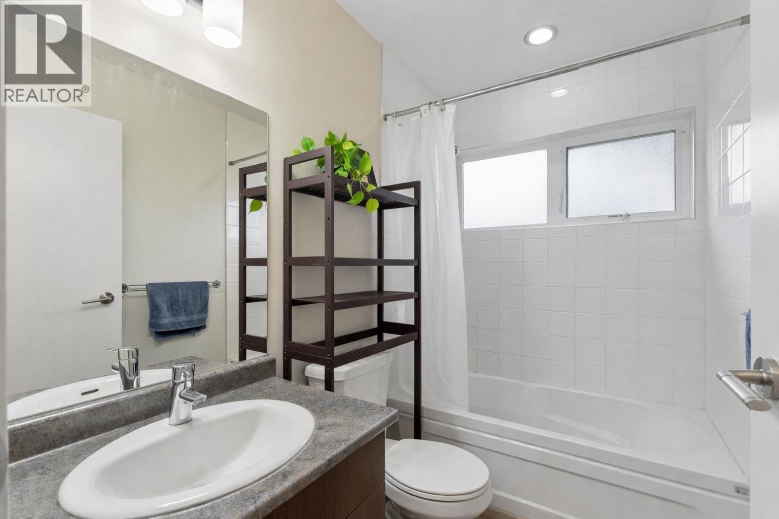 40166 GOVERNMENT ROAD, Squamish