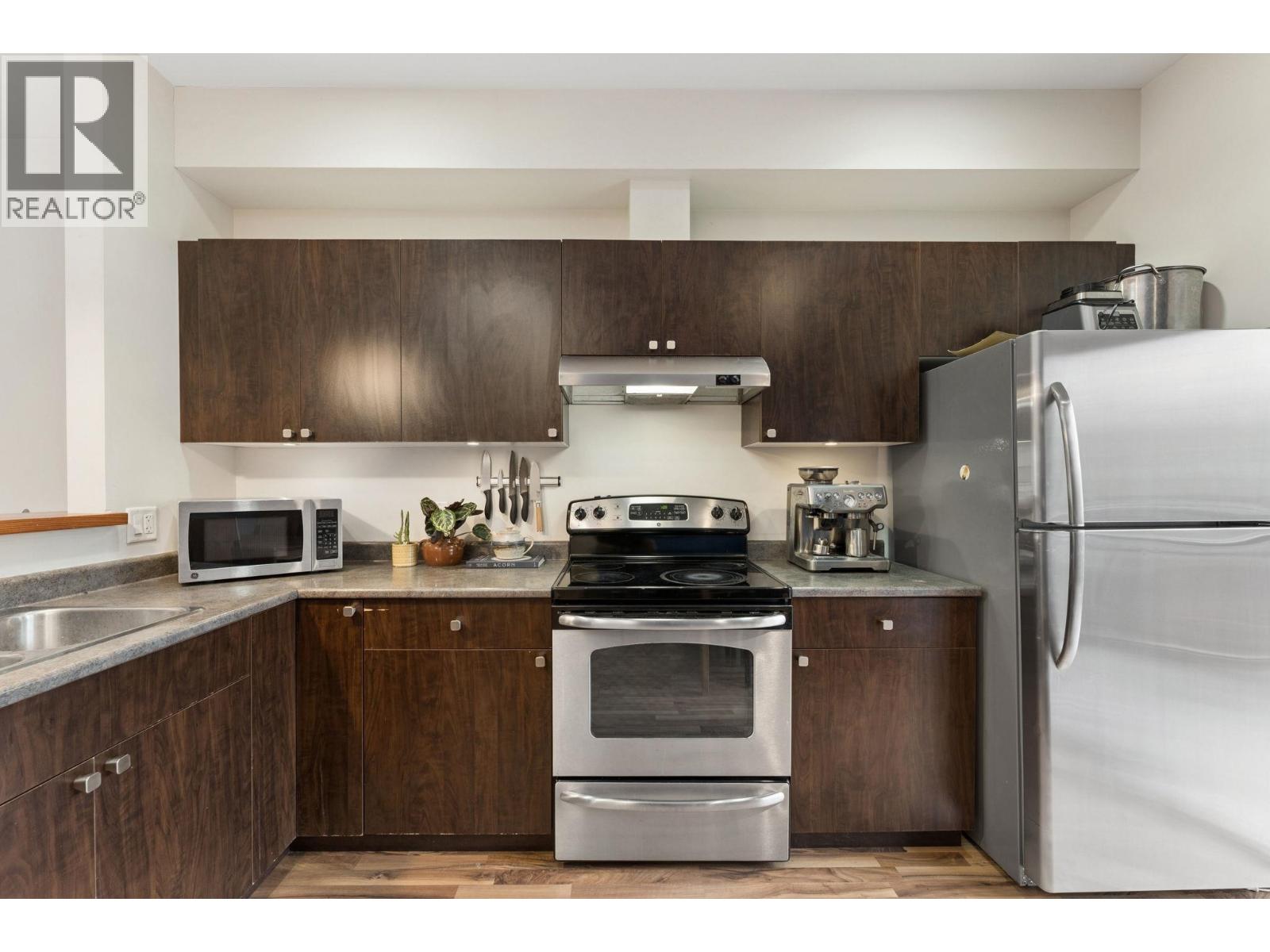 40166 GOVERNMENT ROAD, Squamish