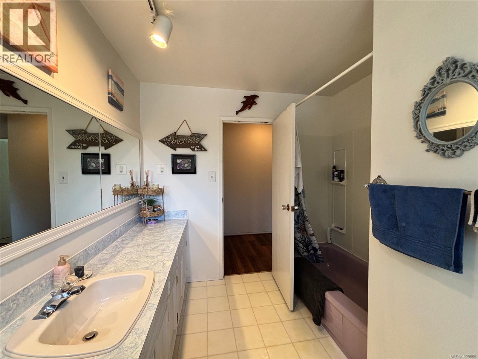 529 Cedar Cres - 16