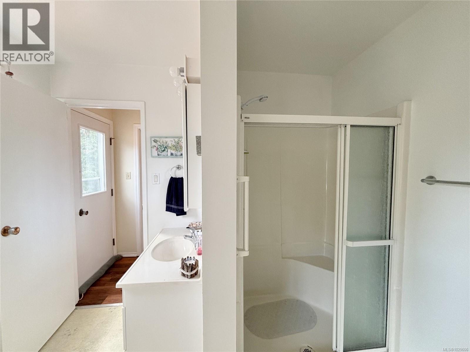 529 Cedar Cres - 19