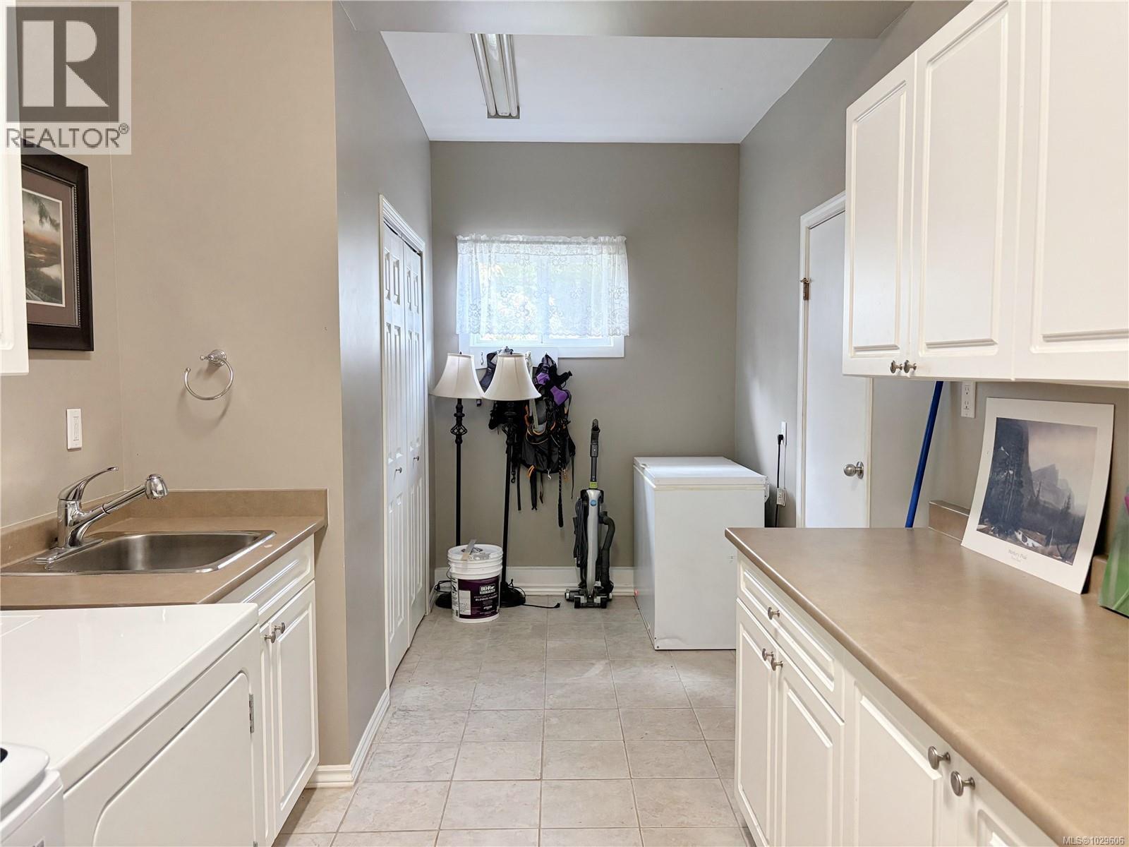529 Cedar Cres - 22