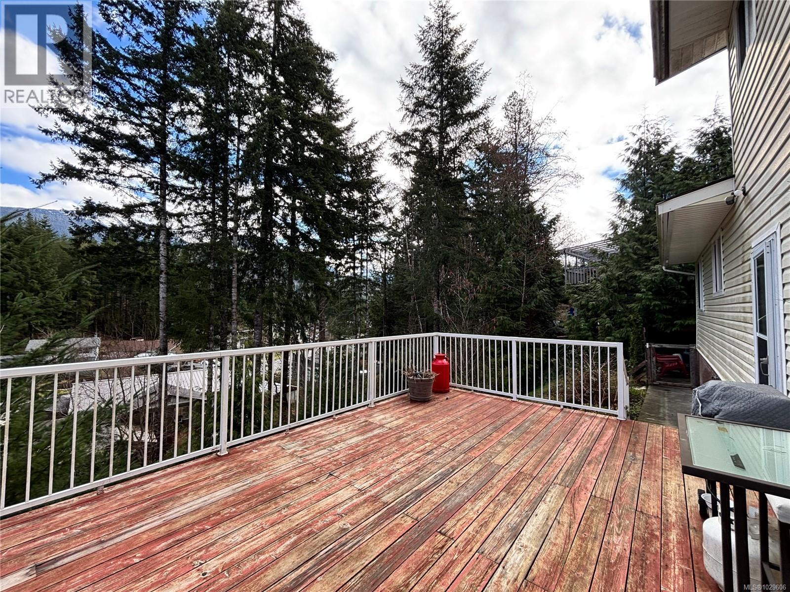 529 Cedar Cres - 25