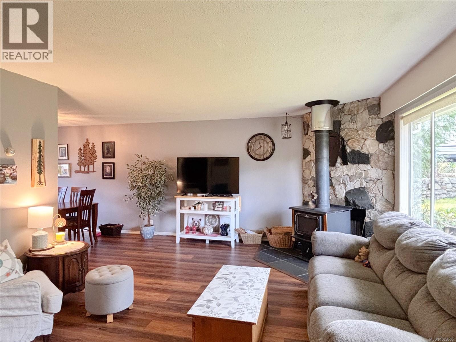 529 Cedar Cres - 5