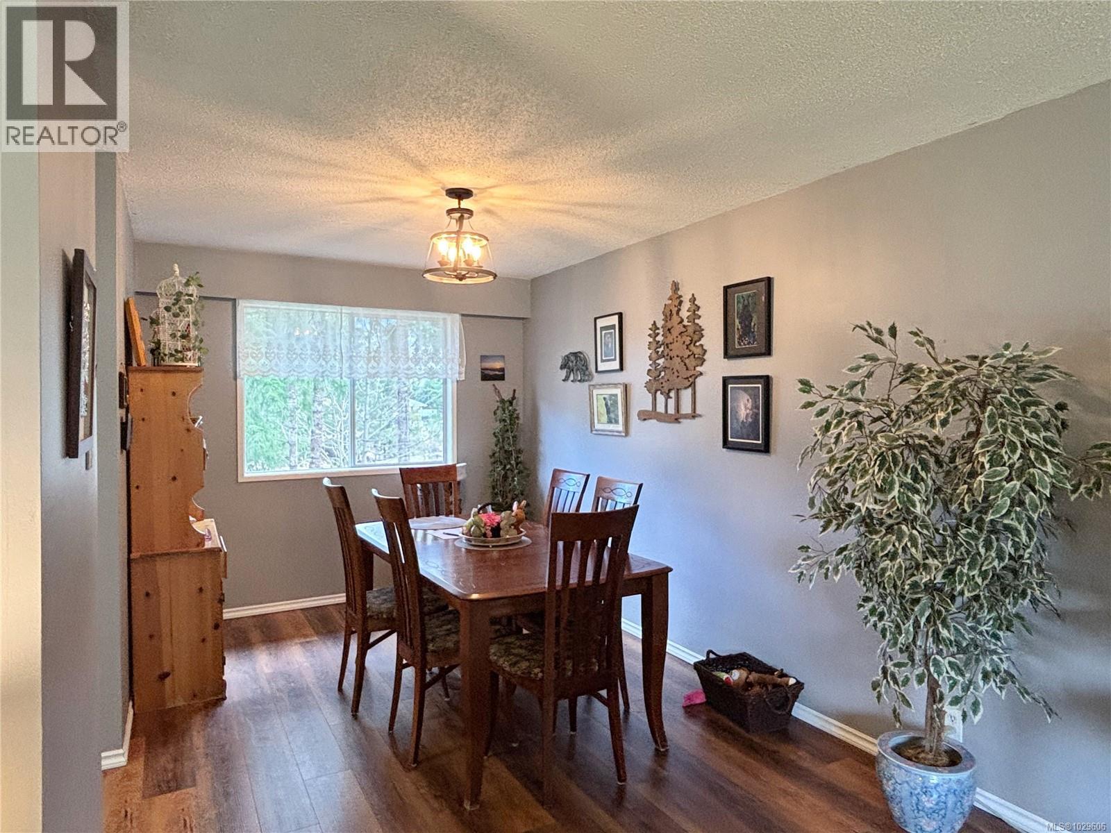 529 Cedar Cres - 6