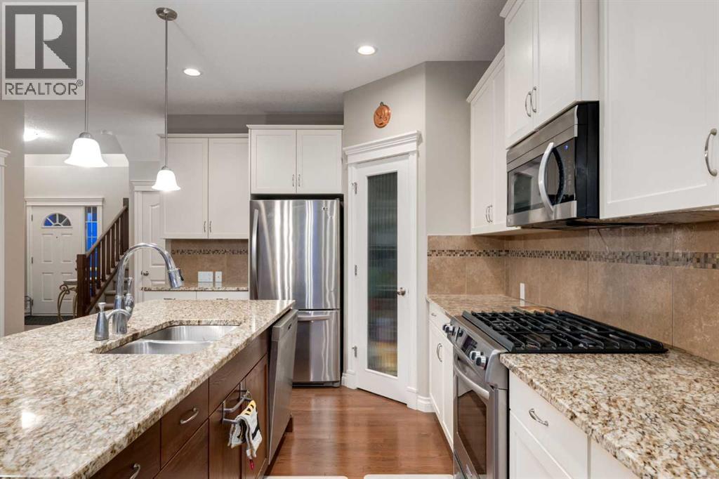 Single Family House for Sale in  Aspen Hills Way SW Aspen Woods Calgary 