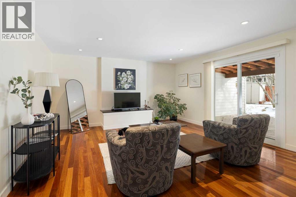 Single Family House for Sale in  Upton Place NW University Heights Calgary 