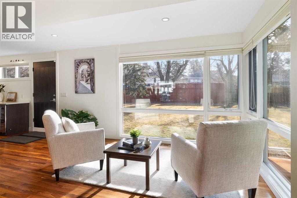 Single Family House for Sale in  Upton Place NW University Heights Calgary 