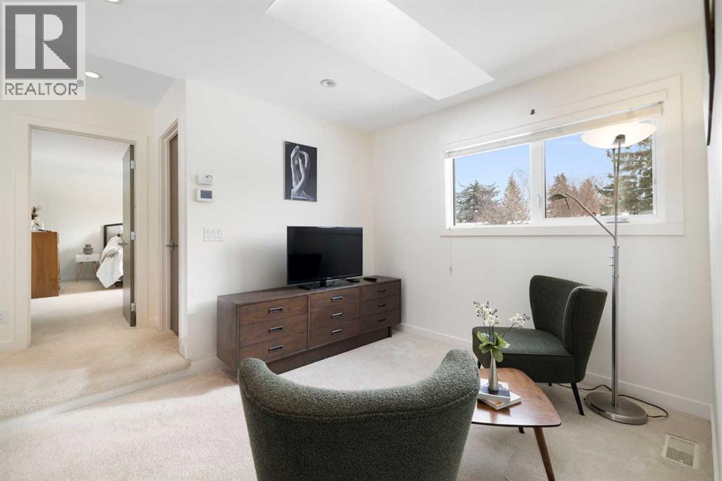 Single Family House for Sale in  Upton Place NW University Heights Calgary 