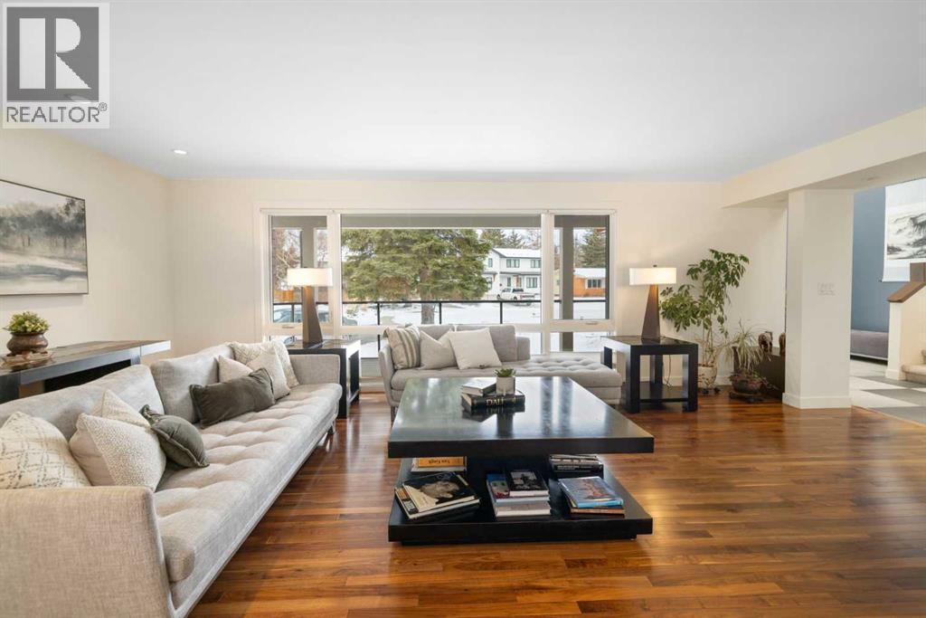 Single Family House for Sale in  Upton Place NW University Heights Calgary 