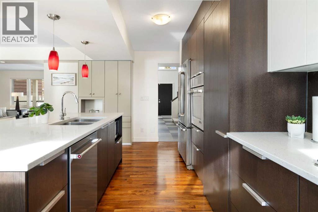 Single Family House for Sale in  Upton Place NW University Heights Calgary 