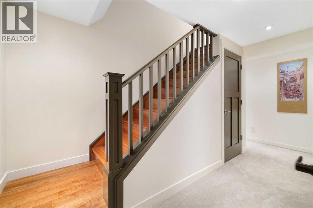 Single Family House for Sale in  Upton Place NW University Heights Calgary 