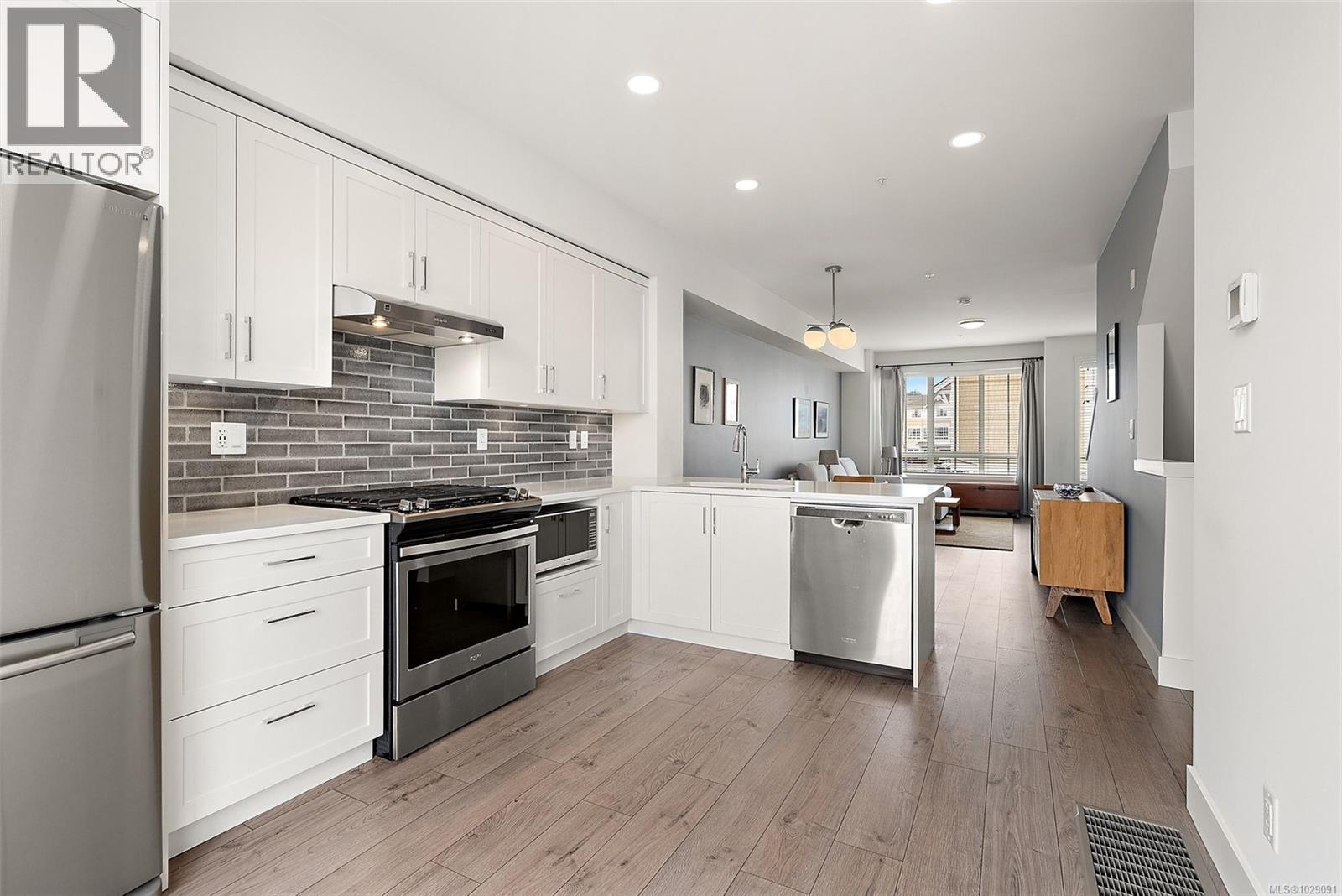 #34 370 LATORIA BLVD - 5