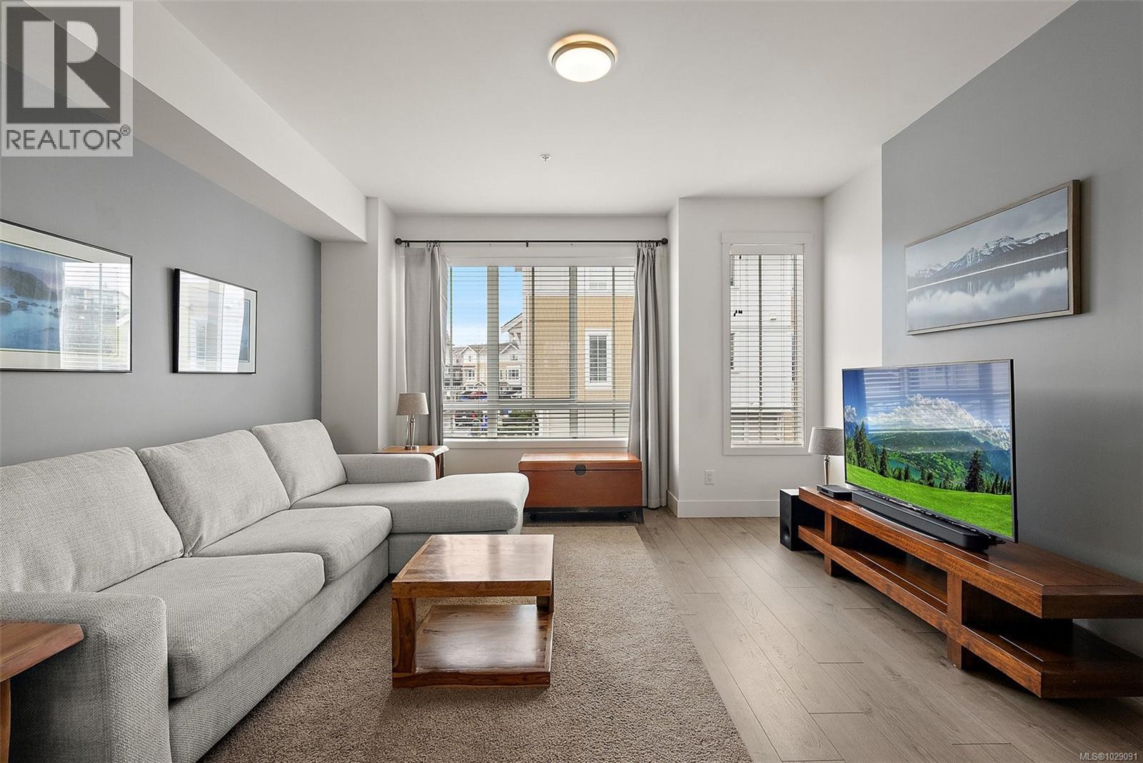 #34 370 LATORIA BLVD - Image 3