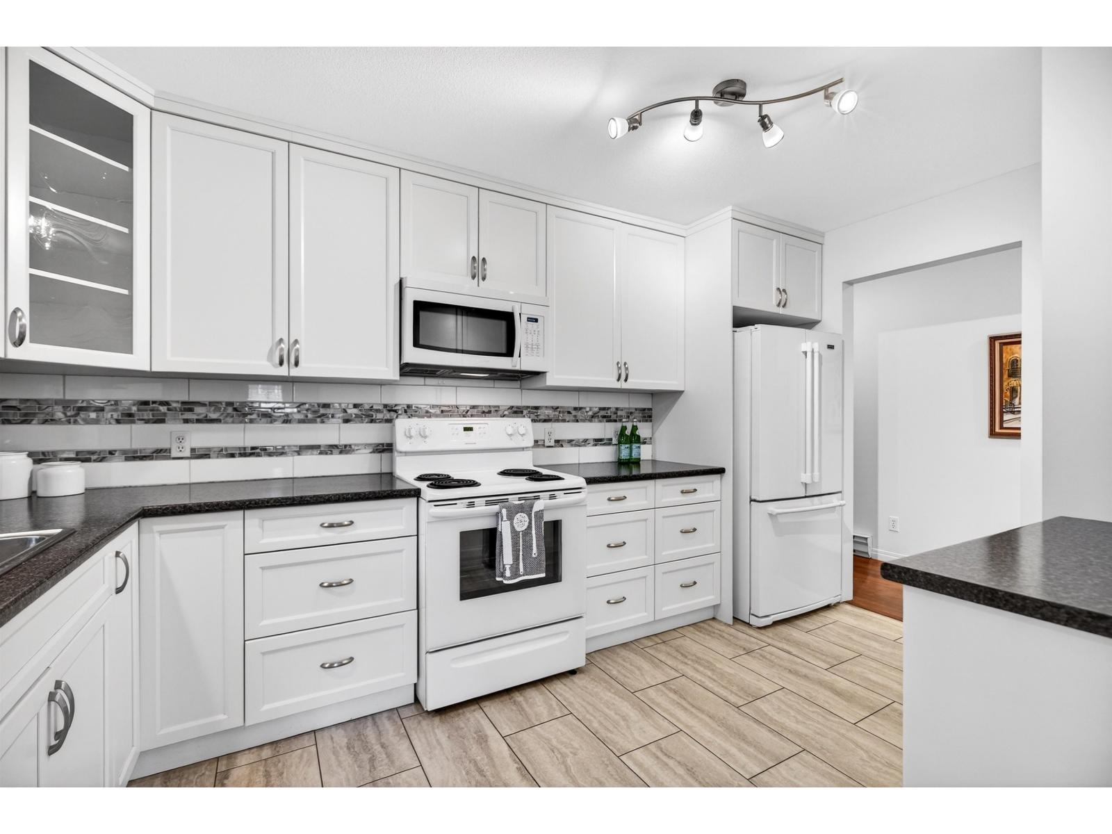 305 1488 MERKLIN STREET, White Rock