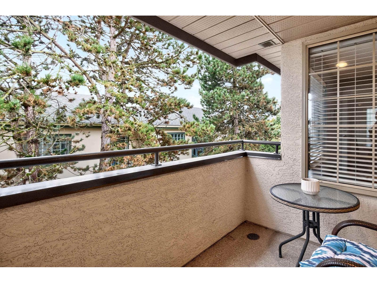 305 1488 MERKLIN STREET, White Rock