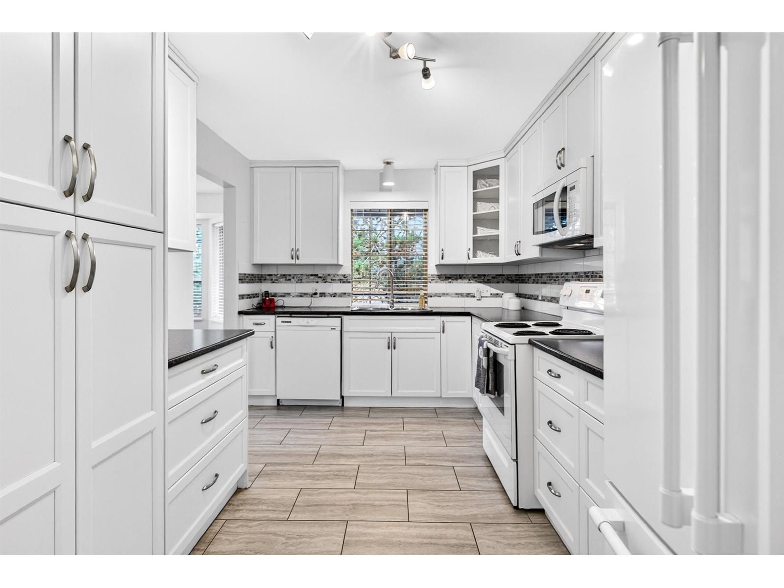 305 1488 MERKLIN STREET, White Rock