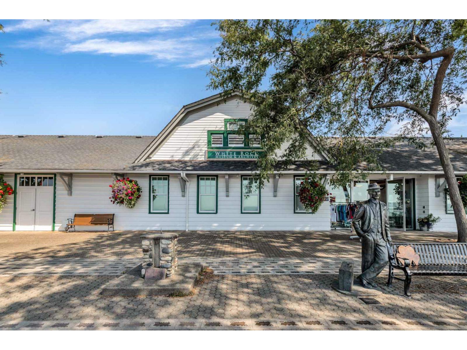 305 1488 MERKLIN STREET, White Rock