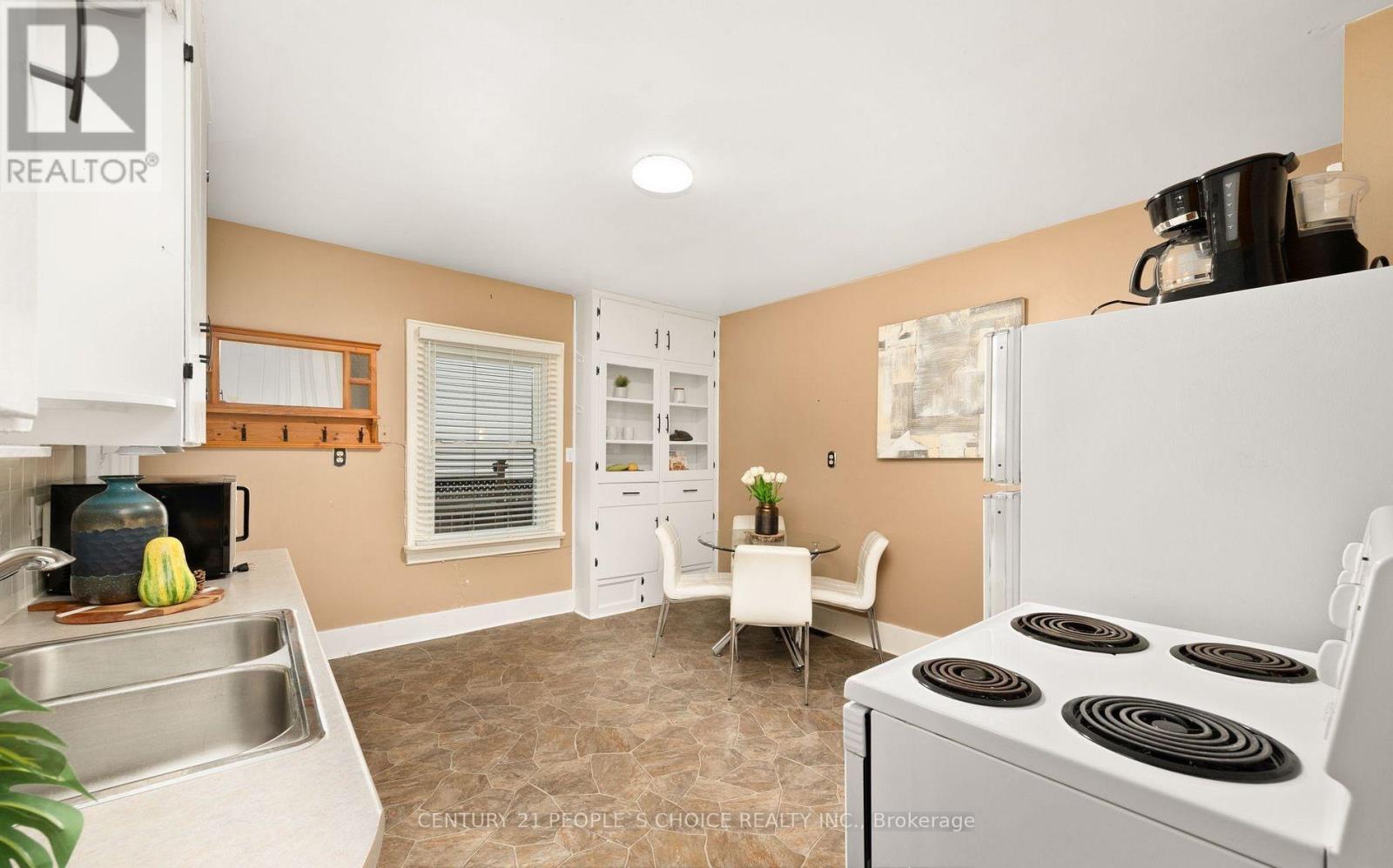 22 PARKER STREET - 11