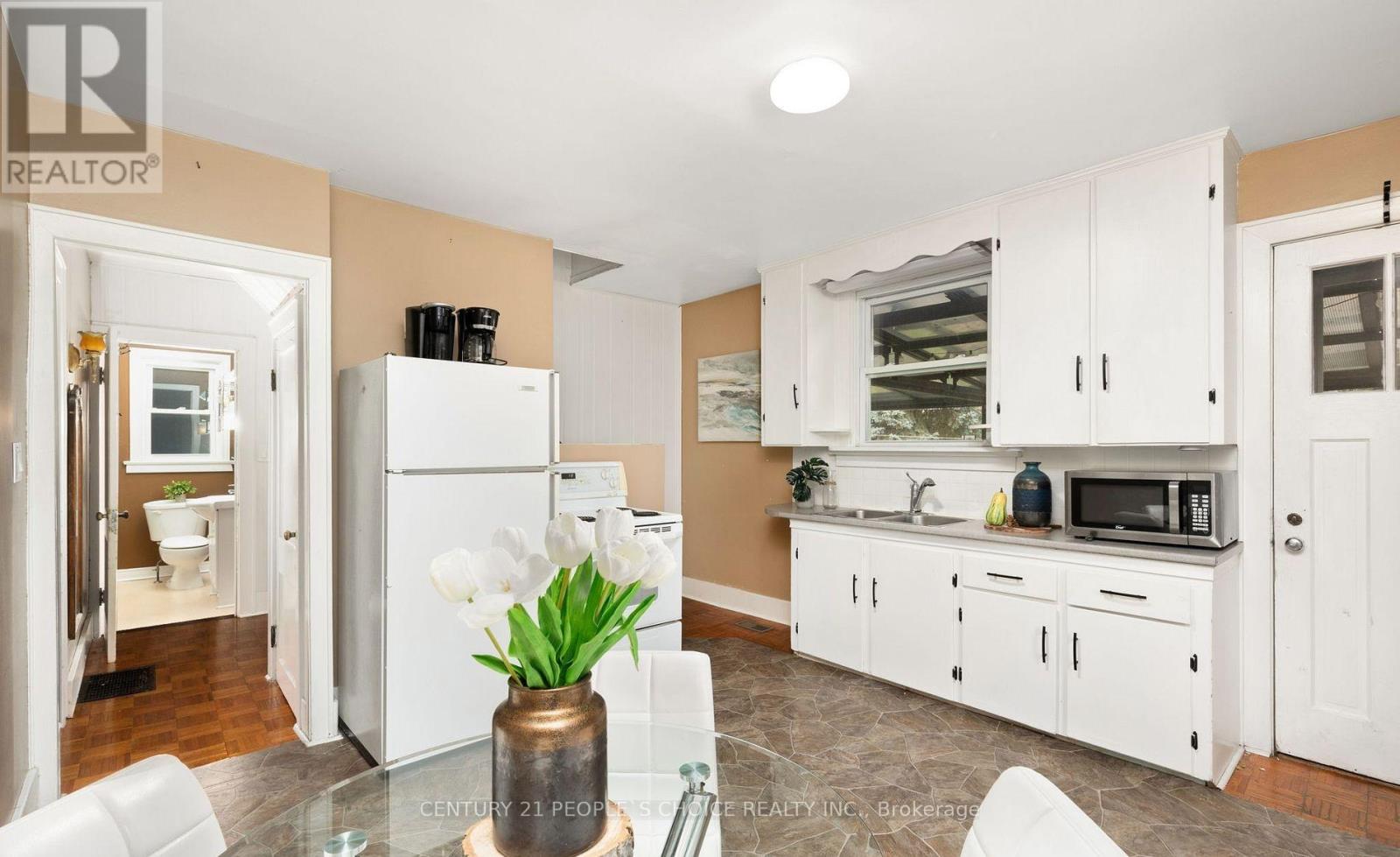 22 PARKER STREET - 13