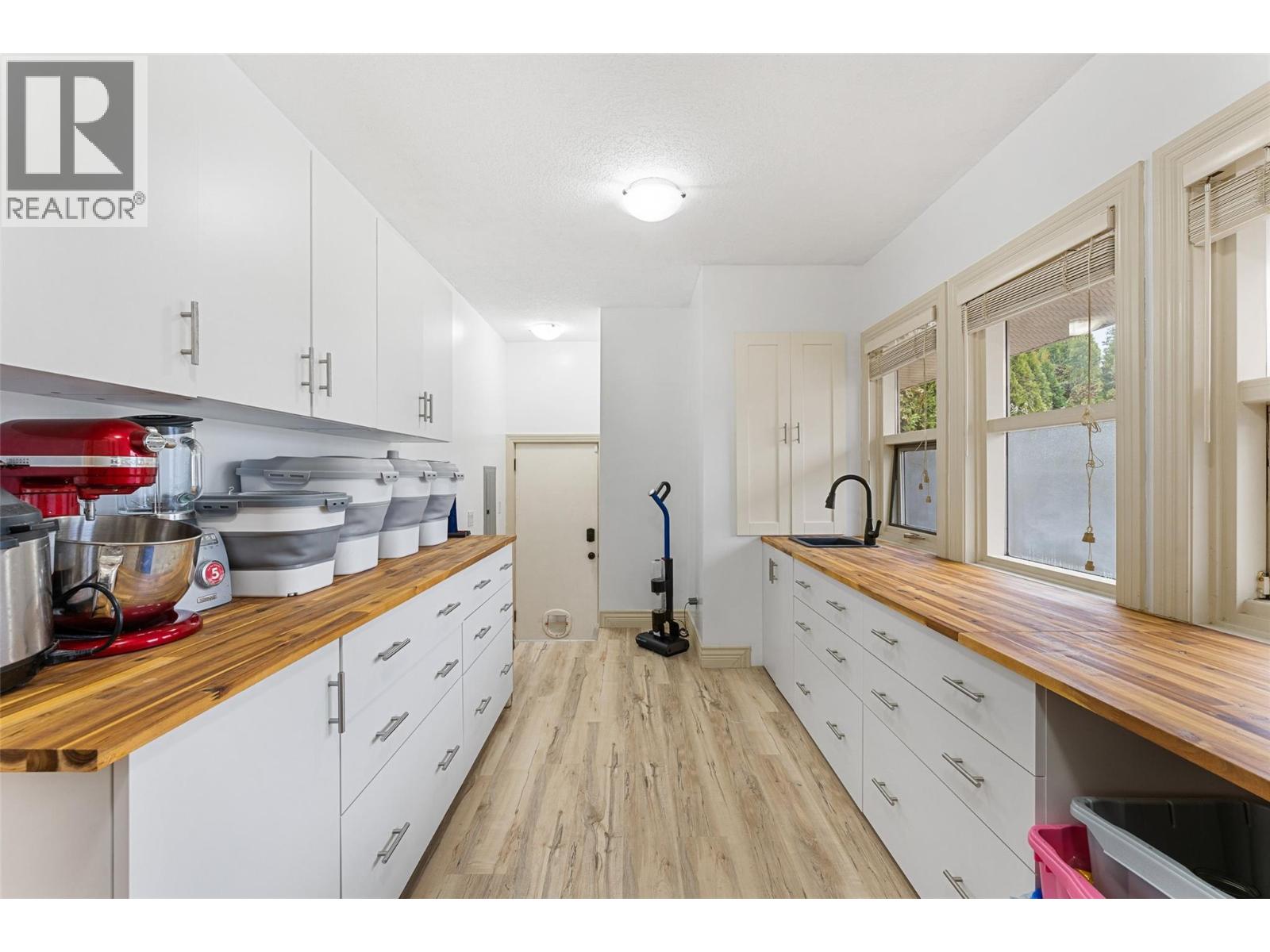 2420 Abbott Street, Kelowna