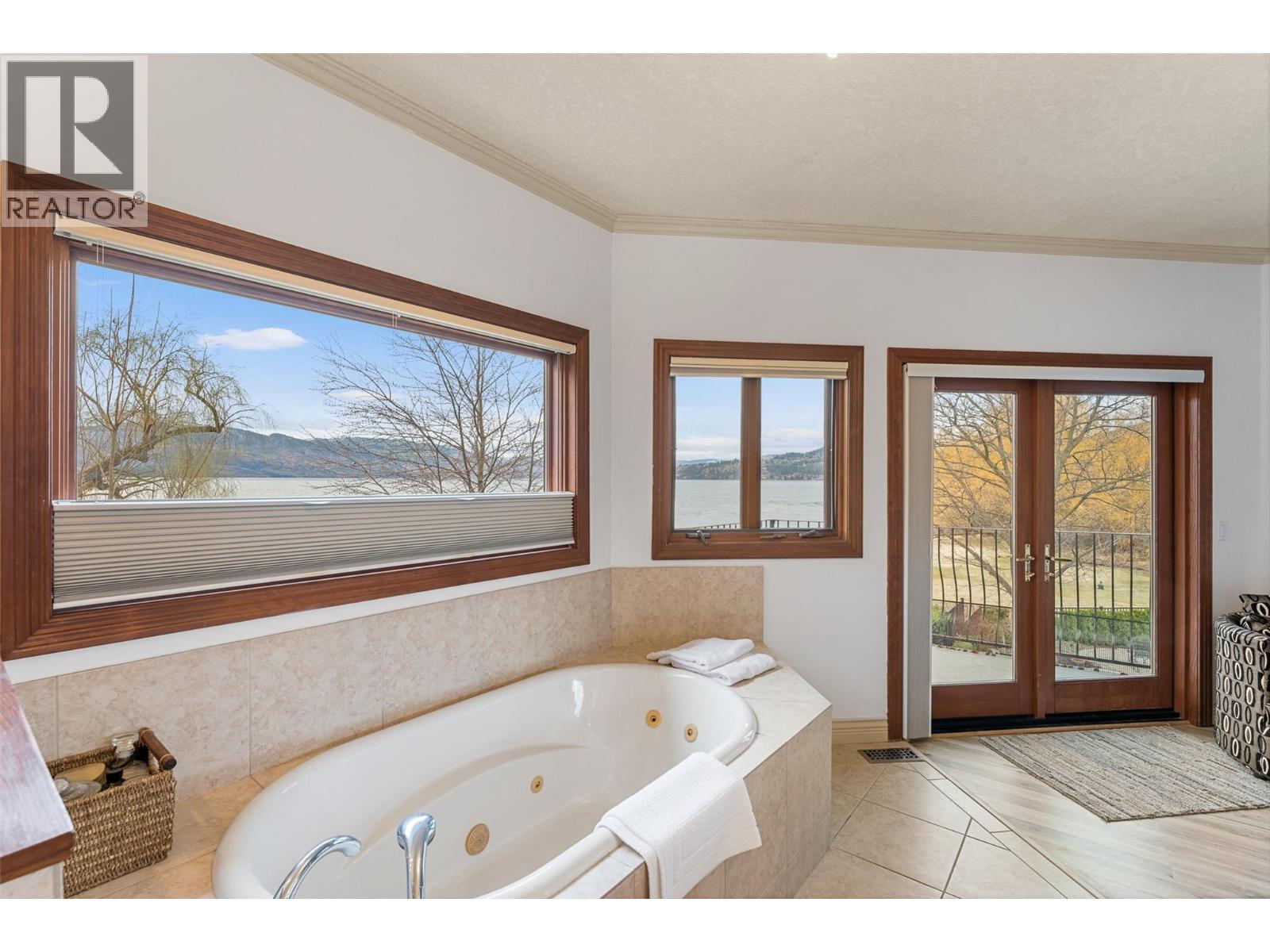 2420 Abbott Street, Kelowna