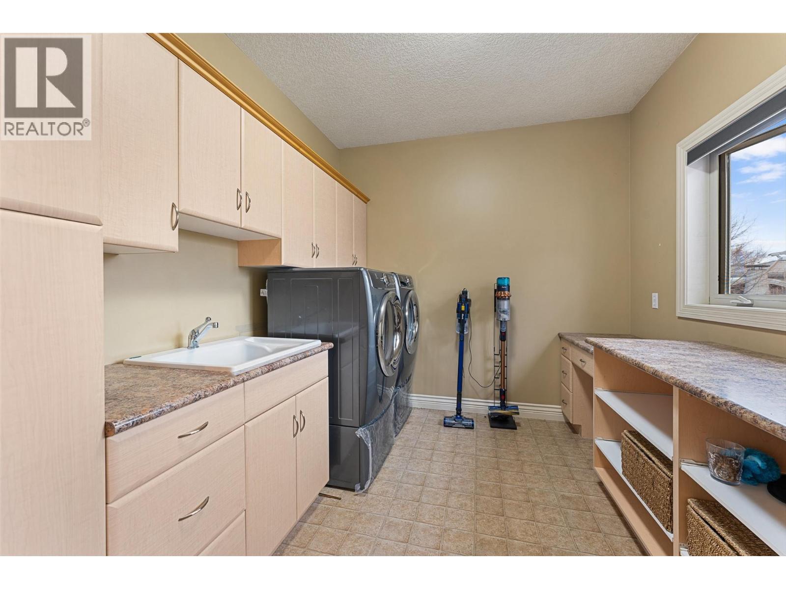 2420 Abbott Street, Kelowna