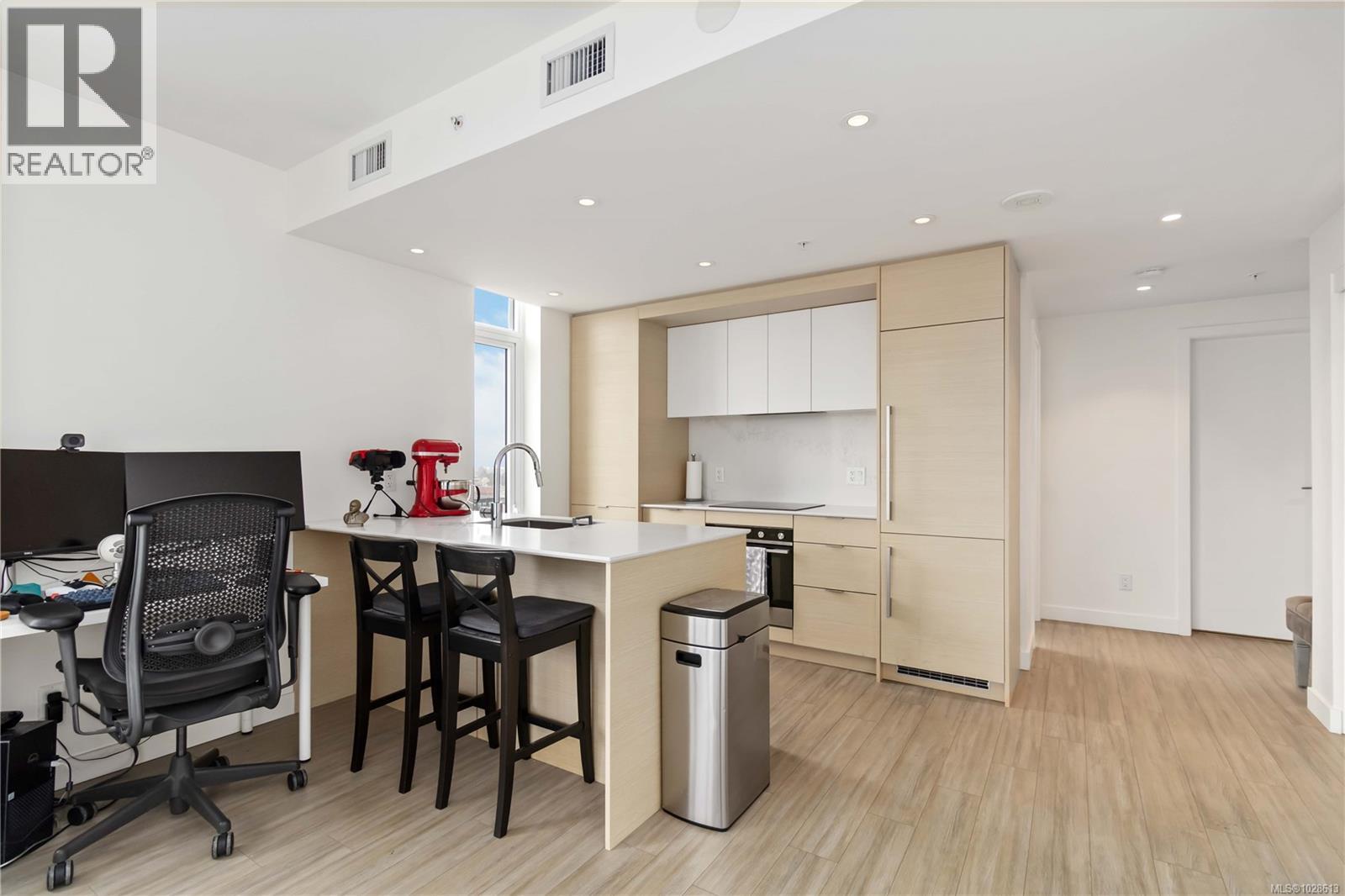 #1206 848 Yates St - 12