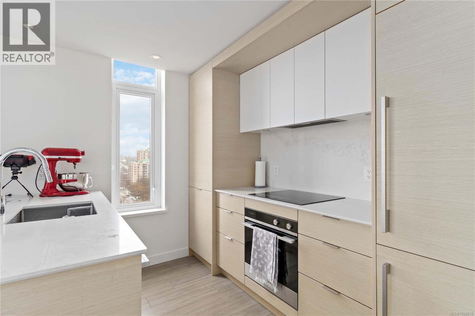 #1206 848 YATES ST - 13