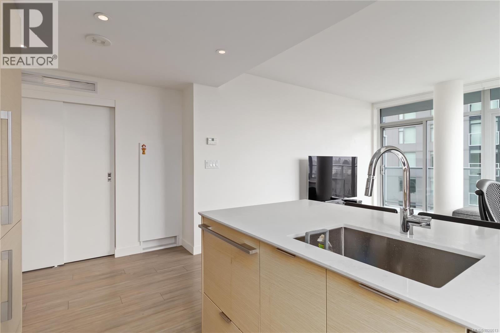 #1206 848 YATES ST - 14