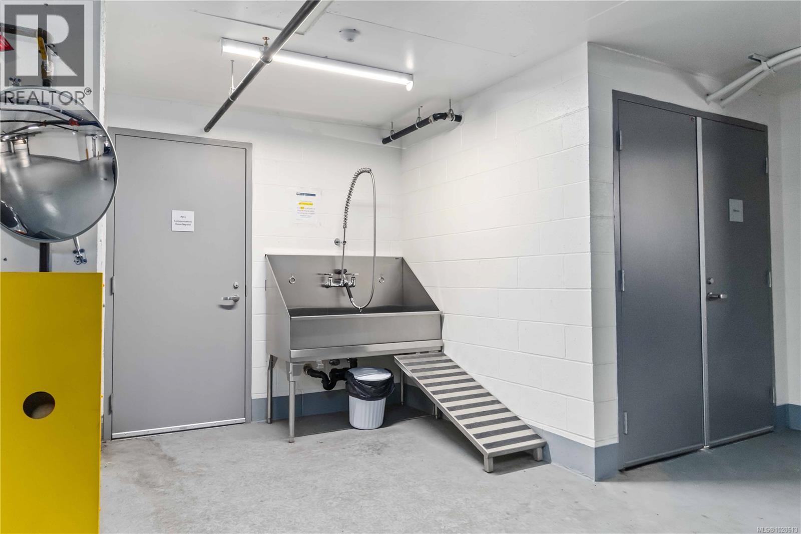 #1206 848 YATES ST - 32