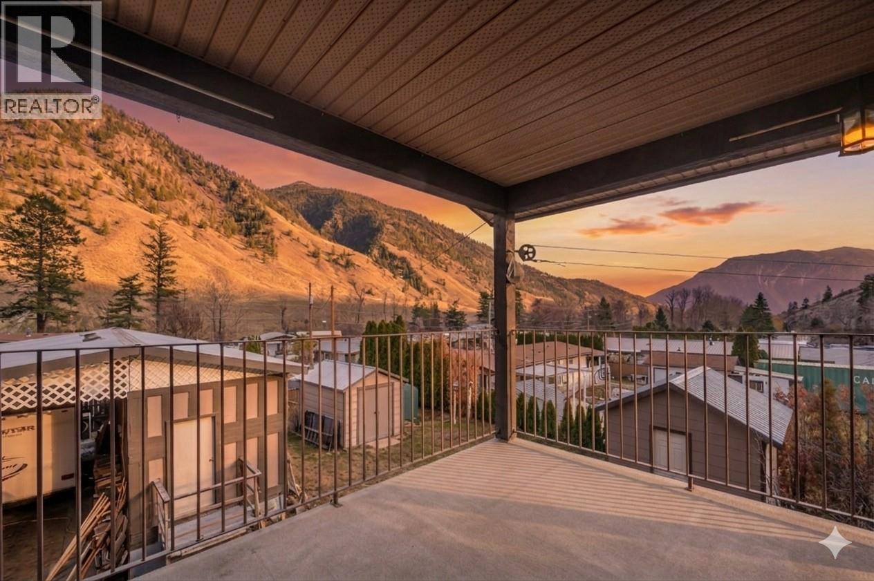 1436 MAIN Street, Keremeos