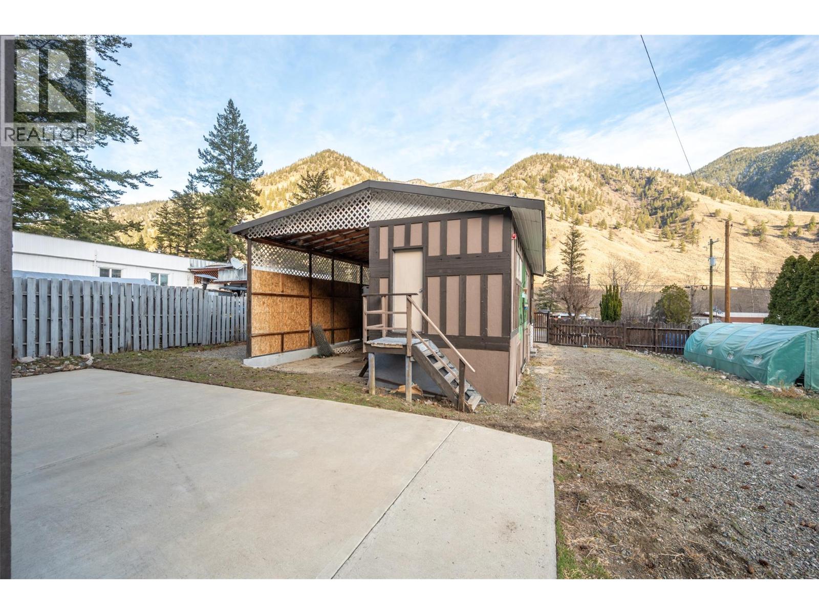 1436 MAIN Street, Keremeos