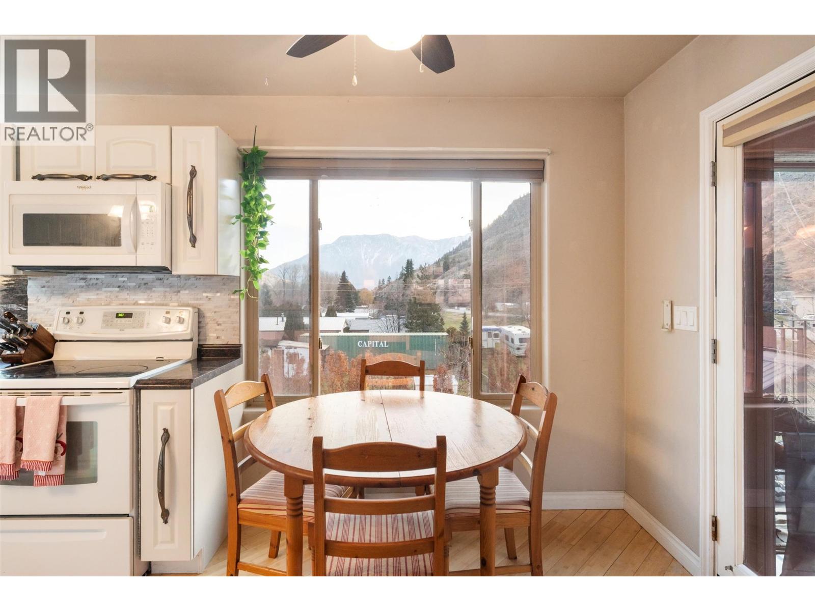 1436 MAIN Street, Keremeos