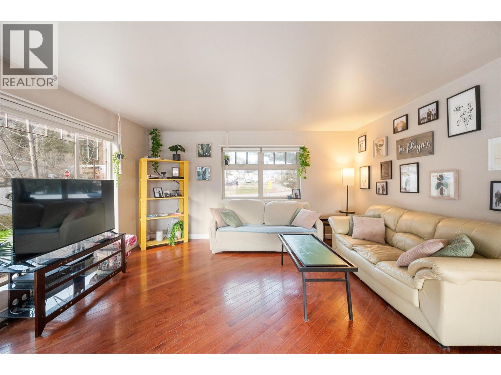 1436 MAIN Street, Keremeos