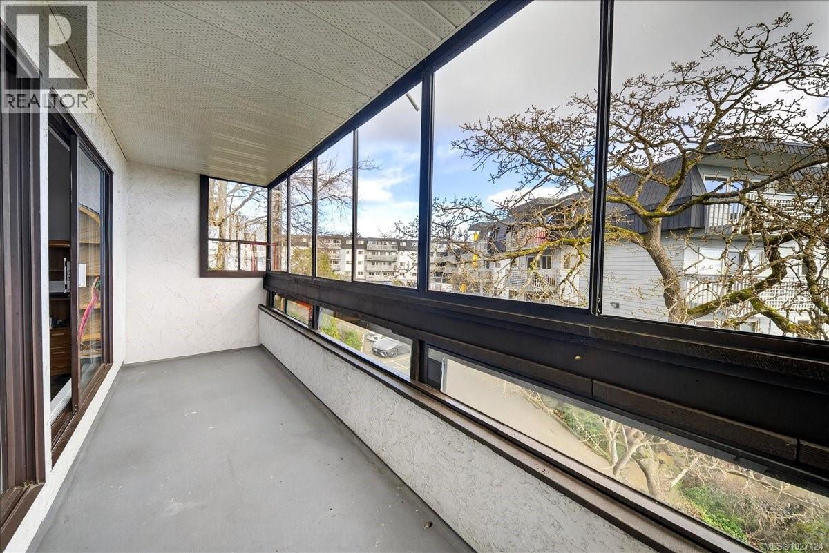 #302 1000 ESQUIMALT RD - 18