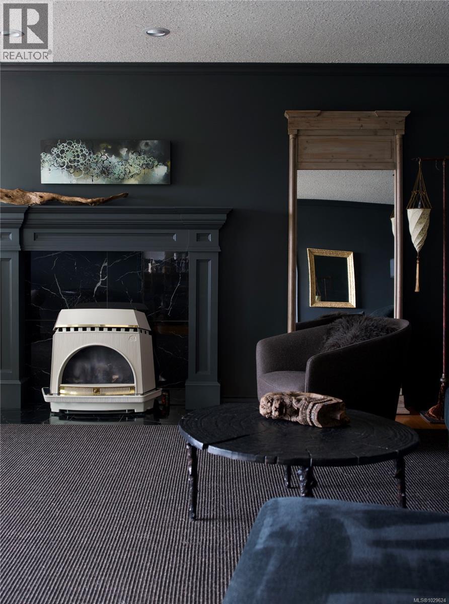 765 HORSESHOE RD - 9