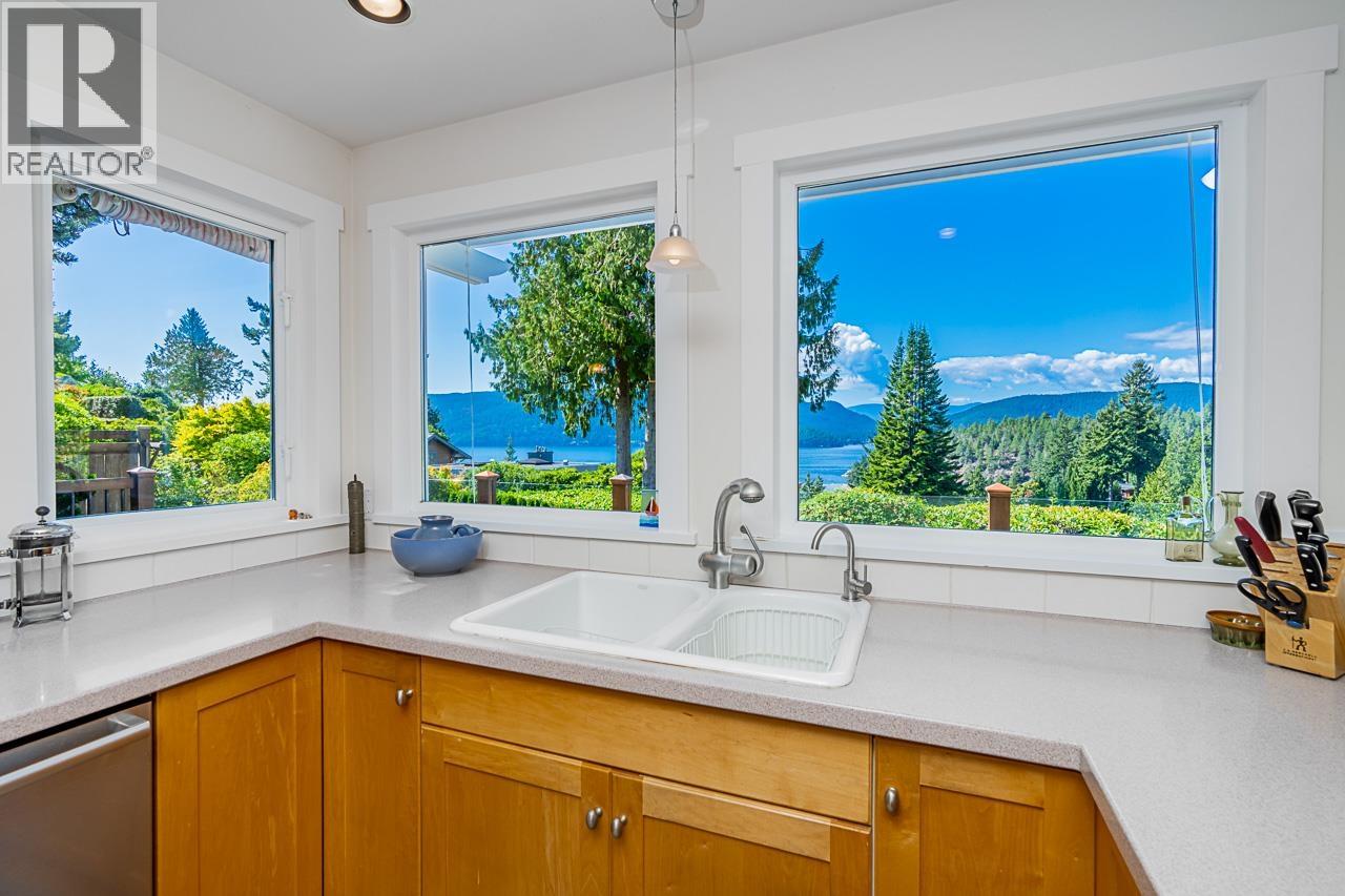 6245 NELSON AVENUE, West Vancouver