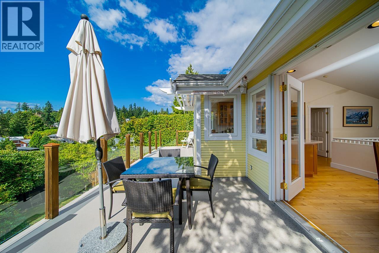 6245 NELSON AVENUE, West Vancouver