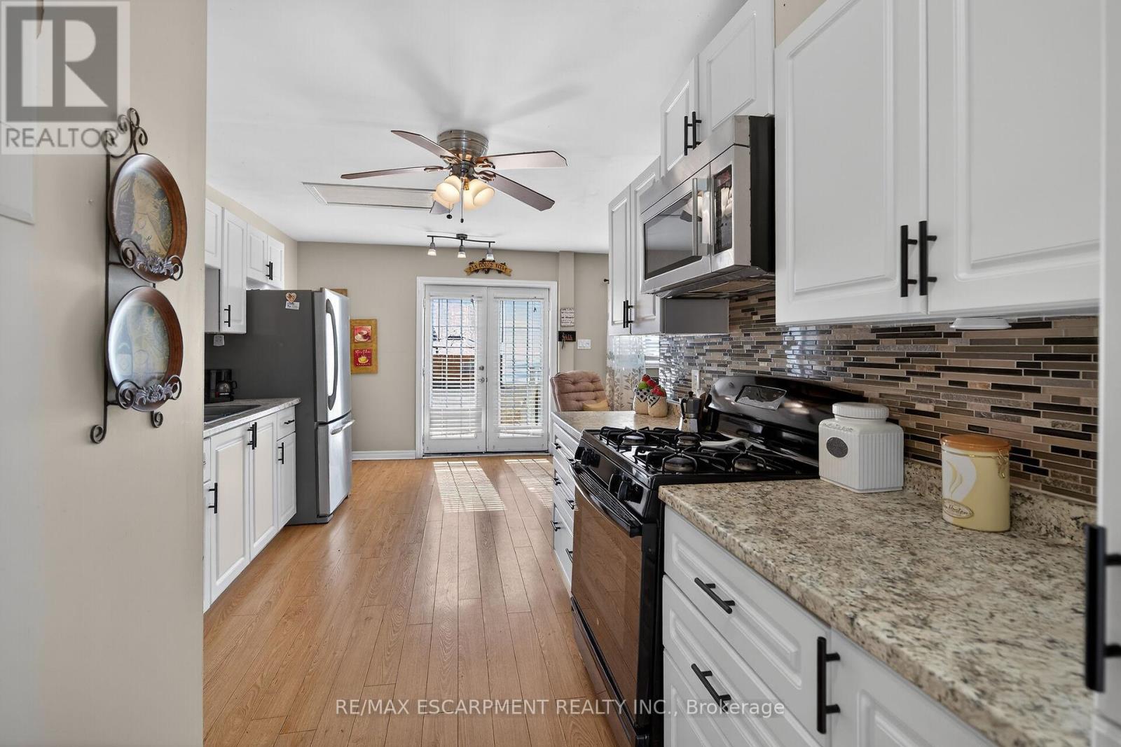 87 LAKESHORE ROAD - 11
