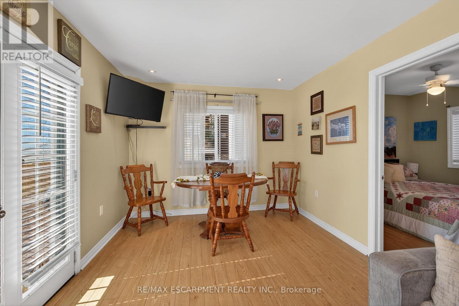 87 LAKESHORE ROAD - 19