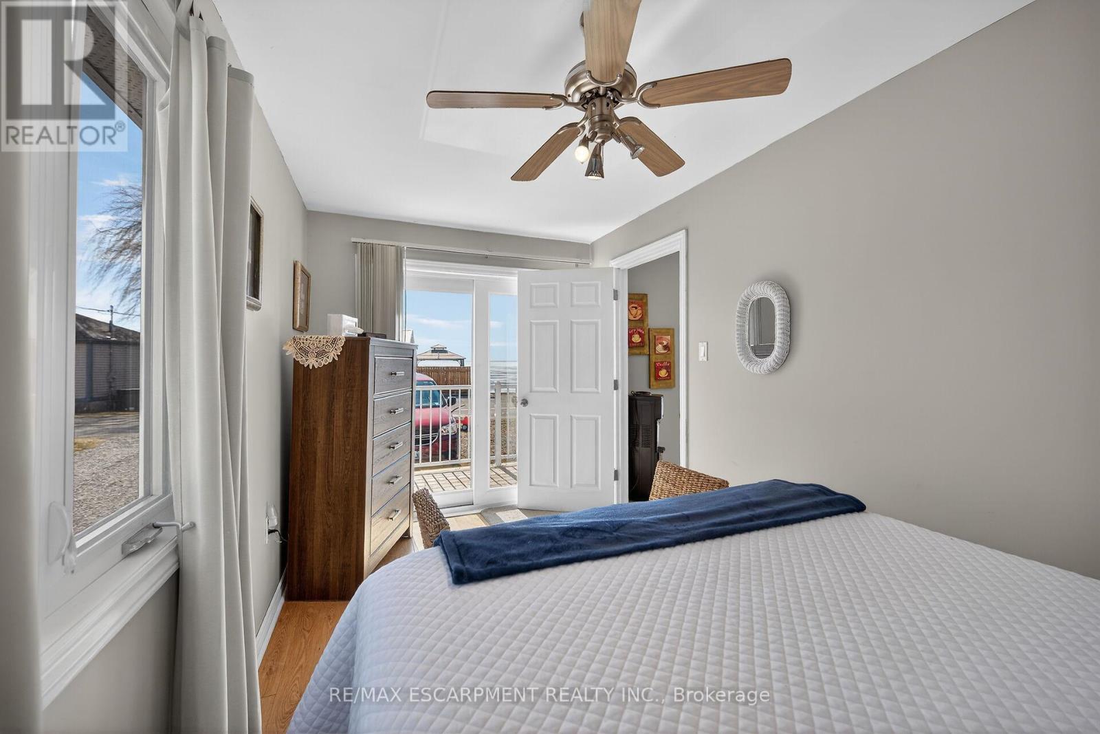87 LAKESHORE ROAD - 24
