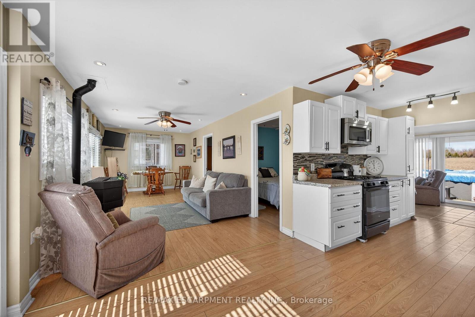 87 LAKESHORE ROAD - 6