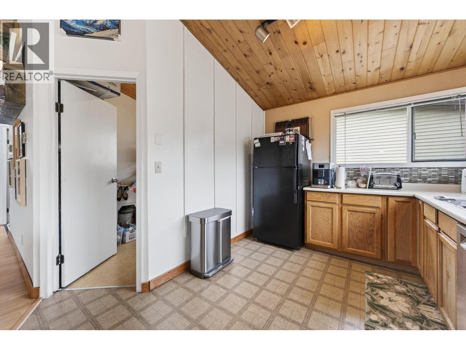 359 MOUNTAINVIEW Road, Lillooet