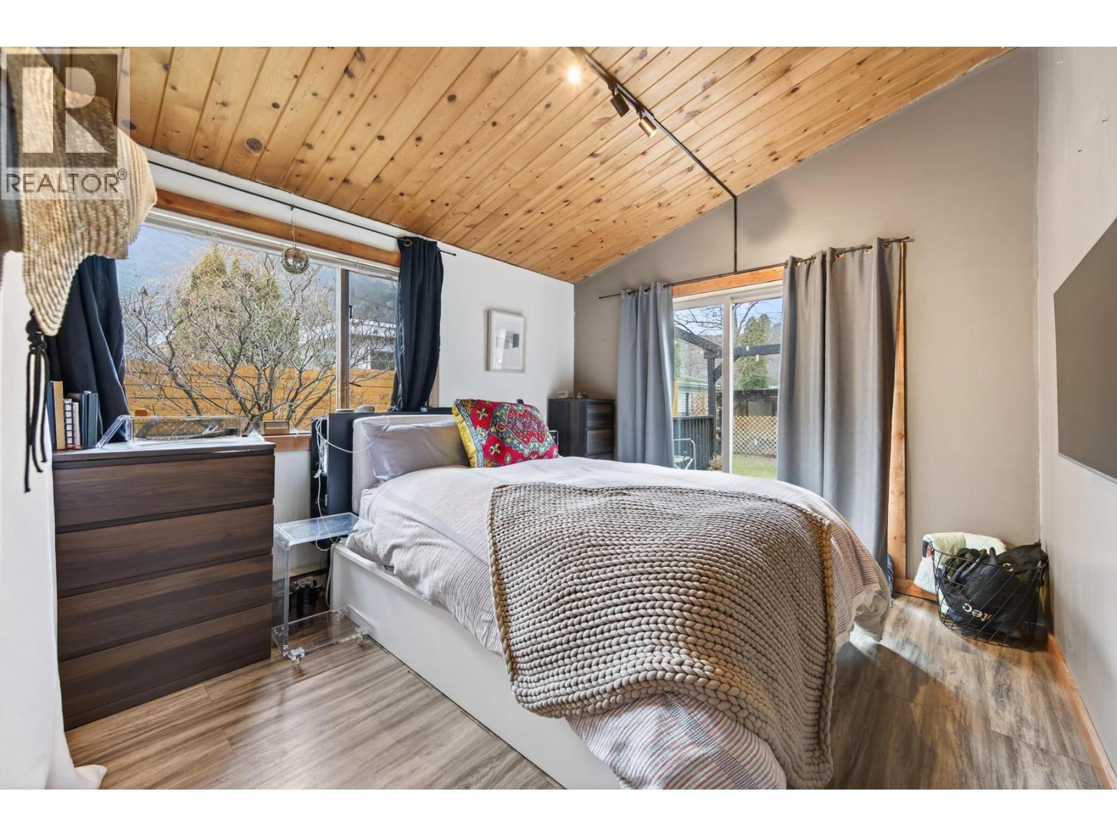 359 MOUNTAINVIEW Road, Lillooet